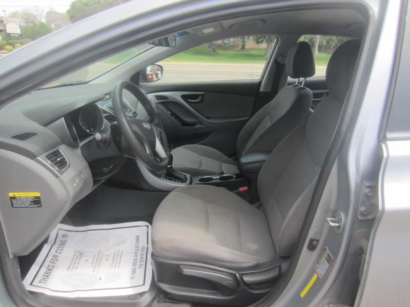 Hyundai Elantra SE 6AT 2016
