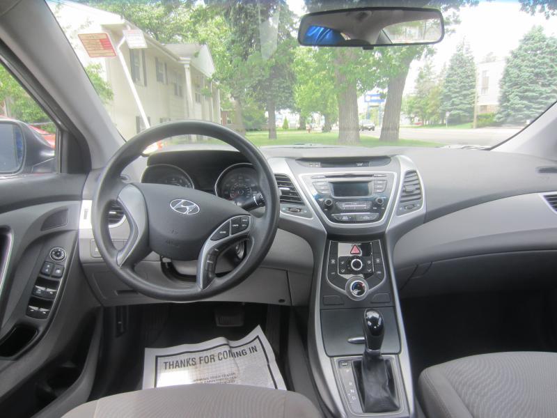 Hyundai Elantra SE 6AT 2016