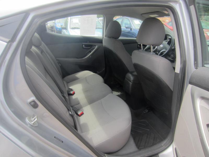 Hyundai Elantra SE 6AT 2016
