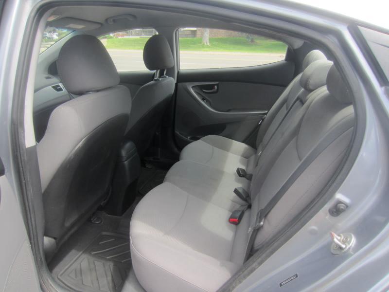 Hyundai Elantra SE 6AT 2016