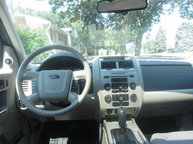 Ford Escape XLT FWD 2012