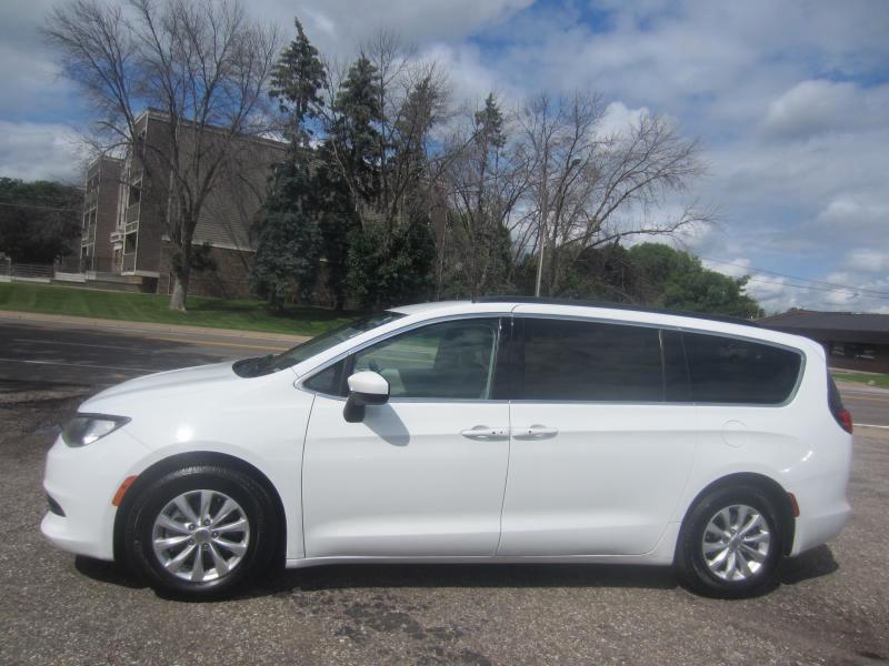 Chrysler Pacifica Touring 2017