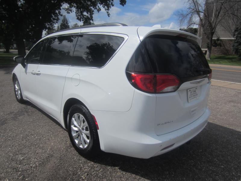 Chrysler Pacifica Touring 2017