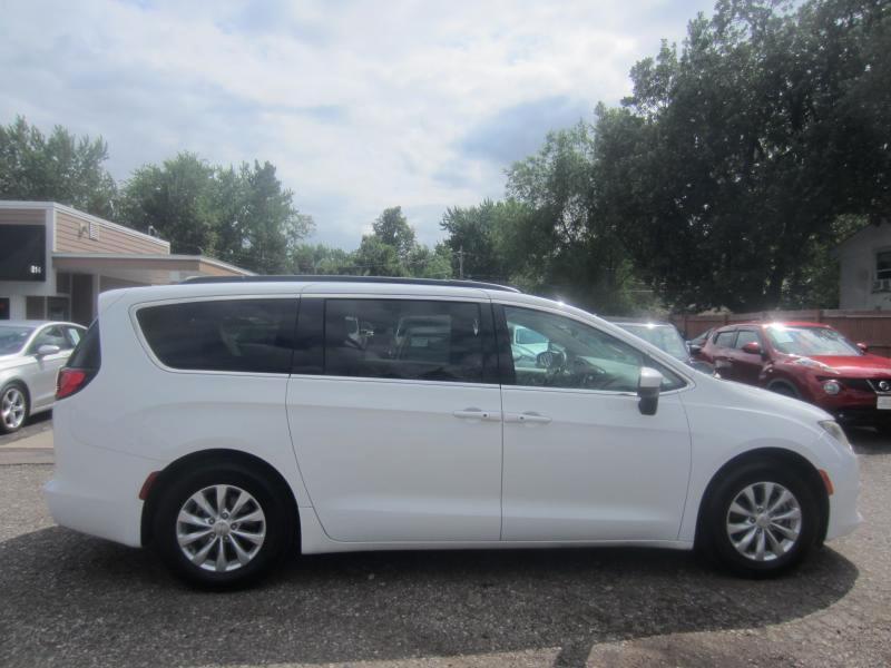 Chrysler Pacifica Touring 2017