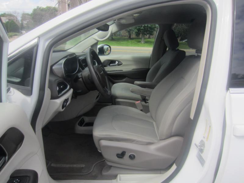 Chrysler Pacifica Touring 2017