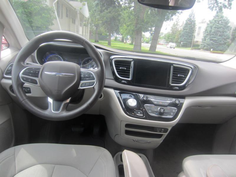 Chrysler Pacifica Touring 2017
