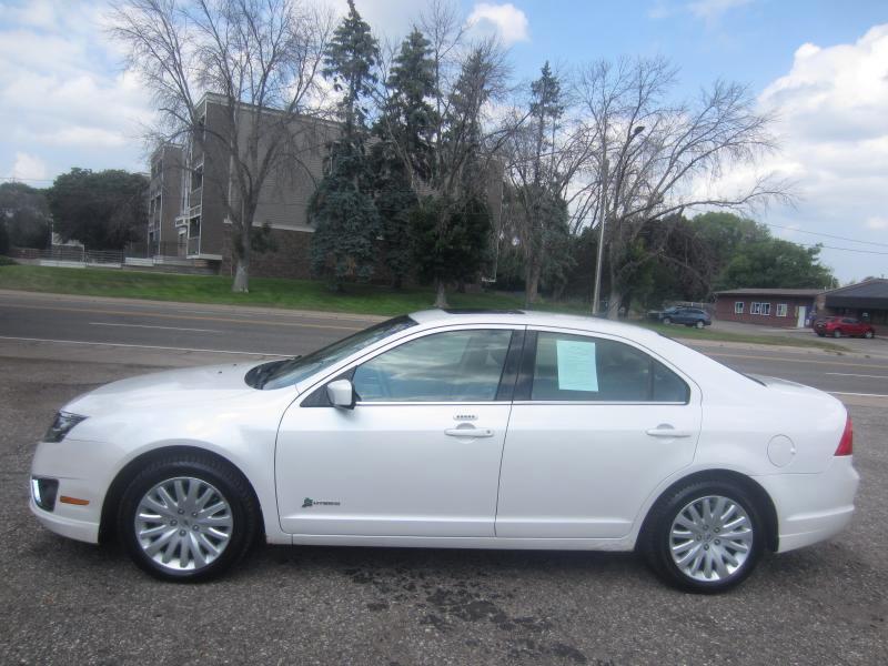 Ford Fusion Hybrid Sedan 2011