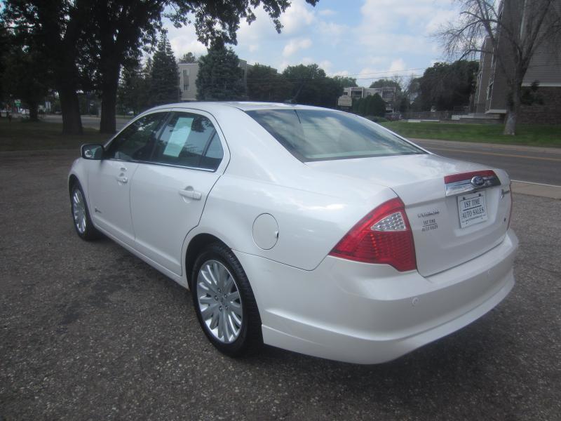 Ford Fusion Hybrid Sedan 2011