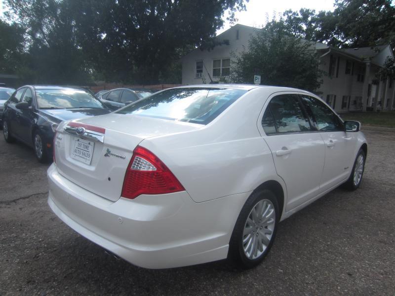 Ford Fusion Hybrid Sedan 2011