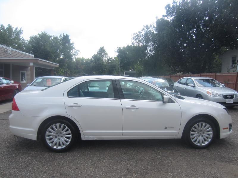 Ford Fusion Hybrid Sedan 2011