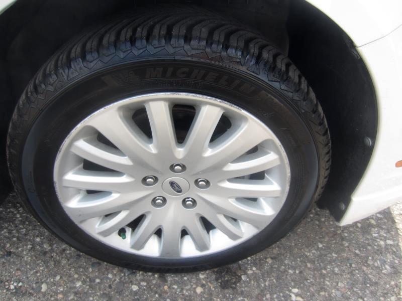 Ford Fusion Hybrid Sedan 2011