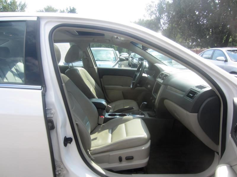 Ford Fusion Hybrid Sedan 2011