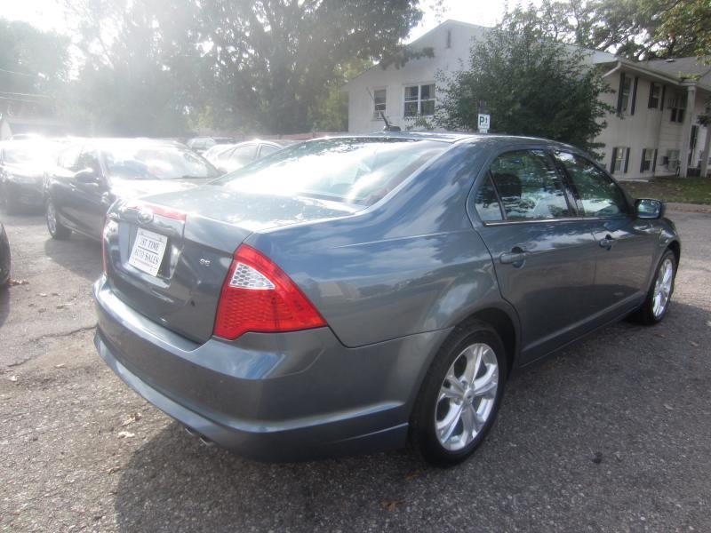 Ford Fusion SE 2012