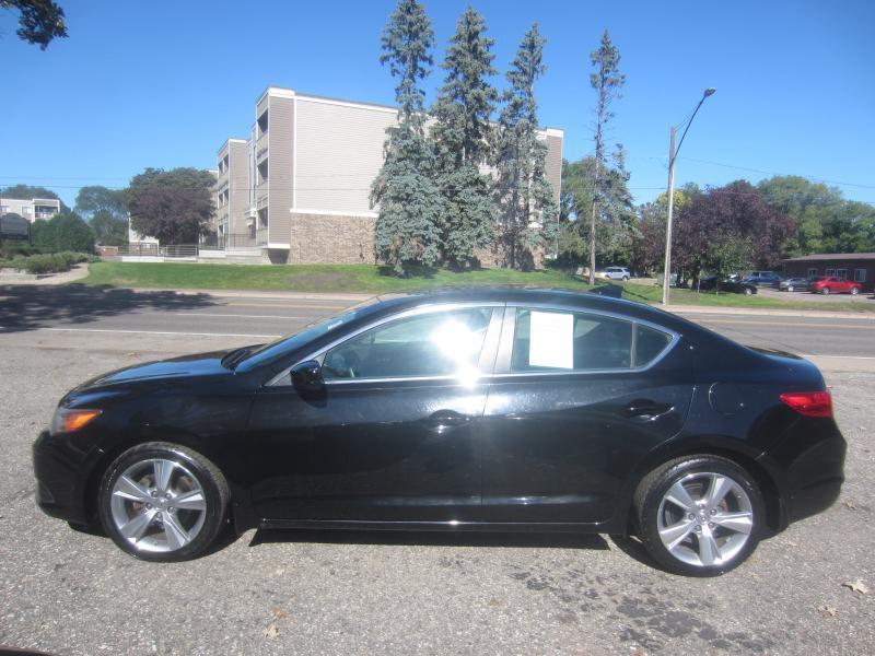 Acura ILX 5-Spd AT w/ Technology Package 2014