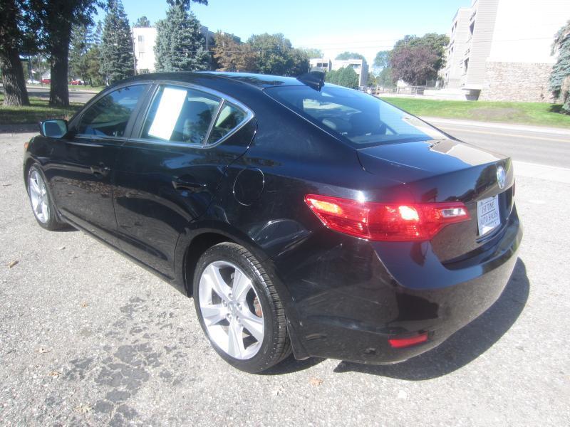 Acura ILX 5-Spd AT w/ Technology Package 2014