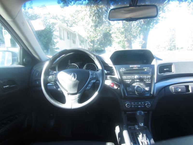 Acura ILX 5-Spd AT w/ Technology Package 2014