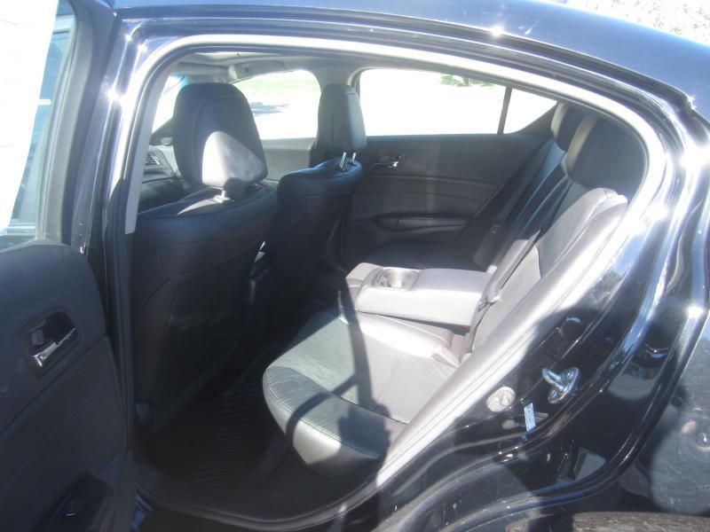 Acura ILX 5-Spd AT w/ Technology Package 2014