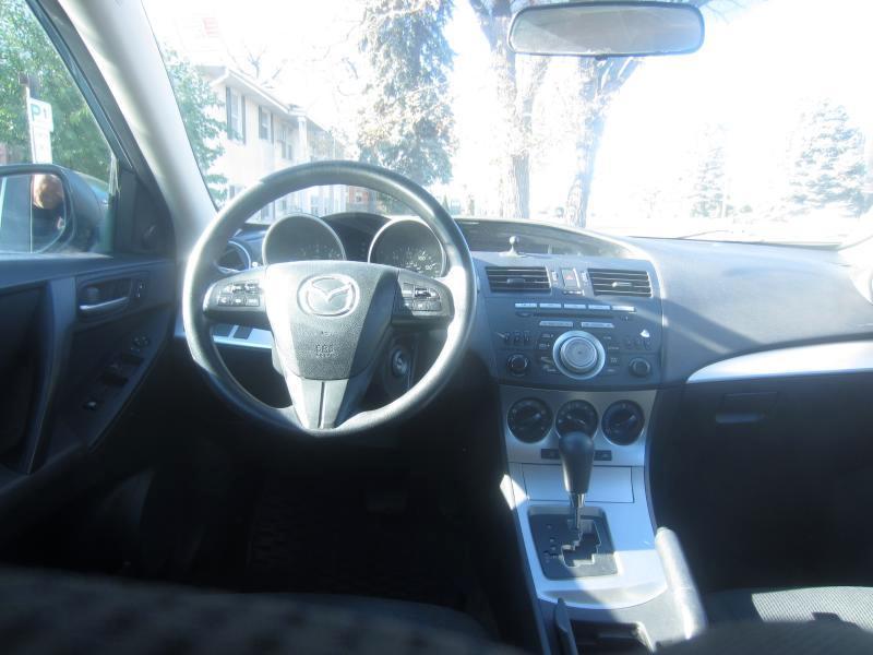 Mazda MAZDA3 i Touring 4-door 2011