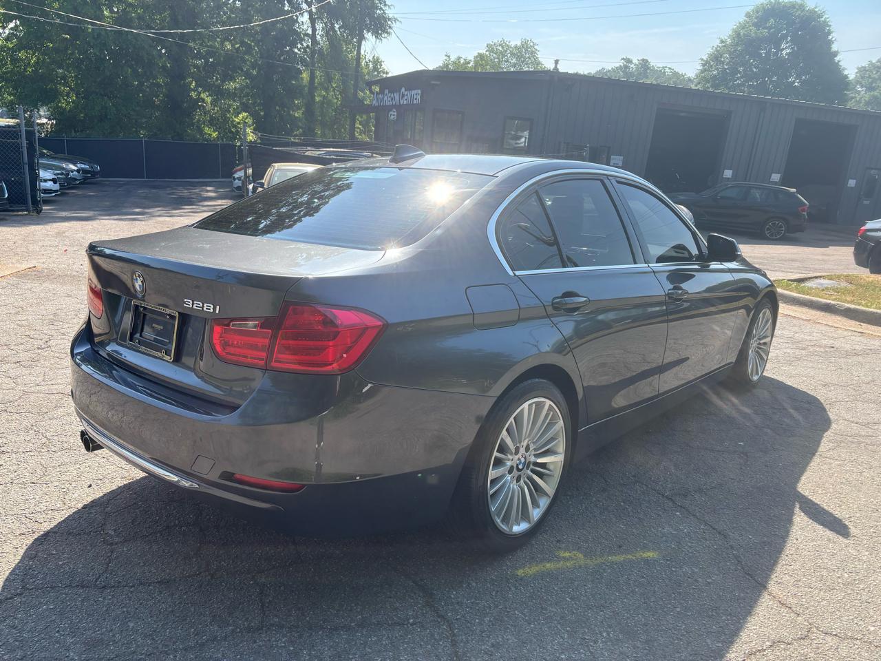 BMW 3-Series 328i Sedan 2012