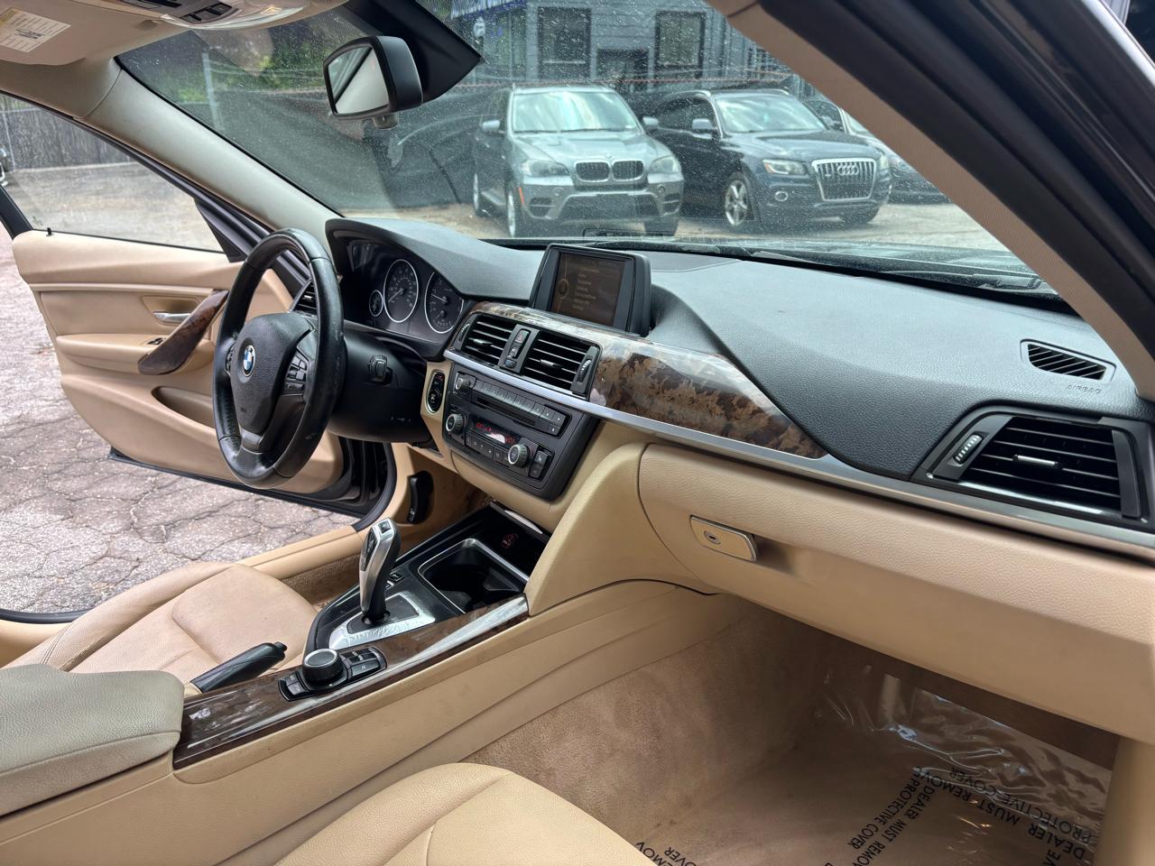 BMW 3-Series 320i Sedan 2014