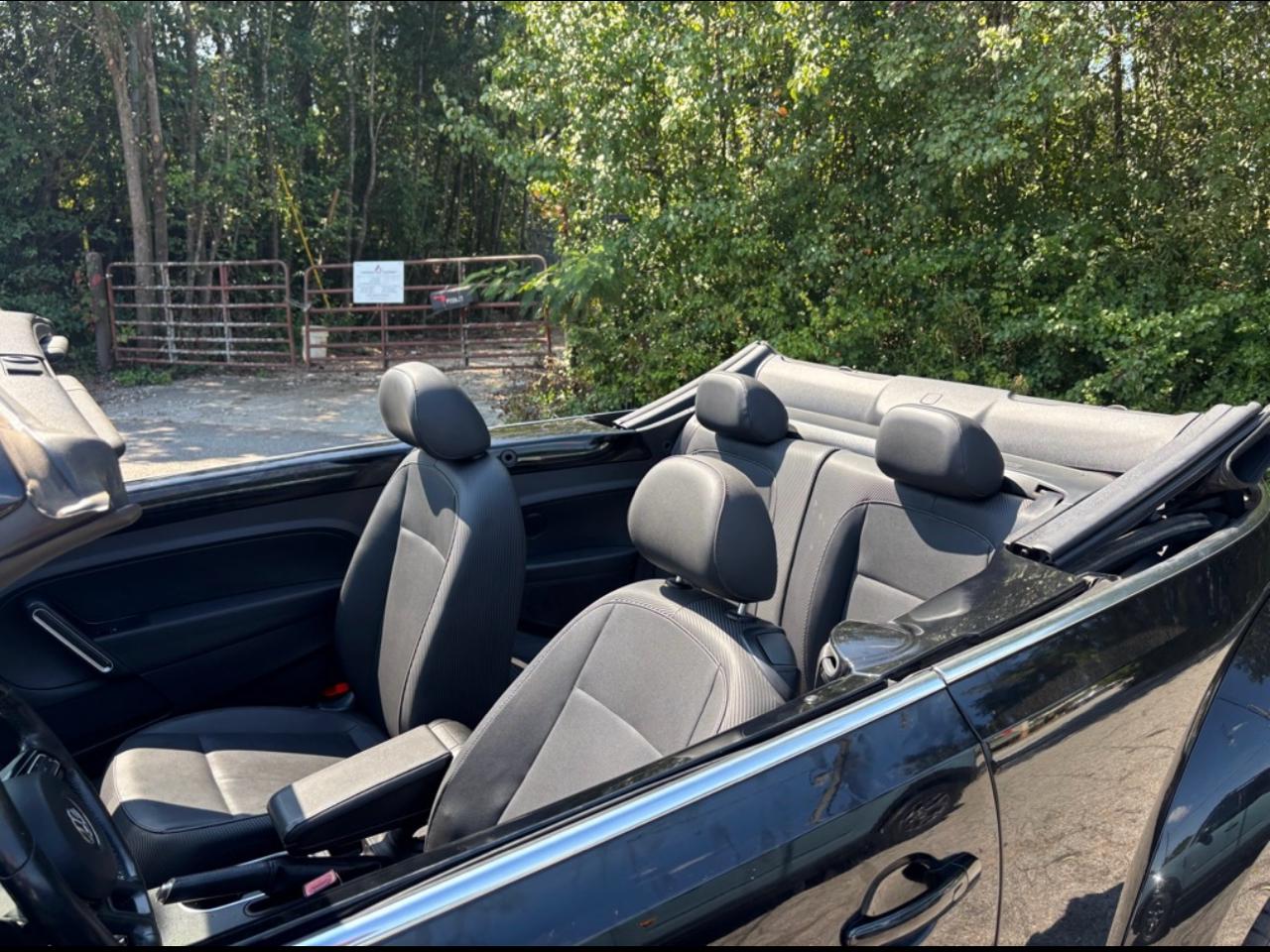 Volkswagen Beetle 2.0T Turbo Convertible 2013