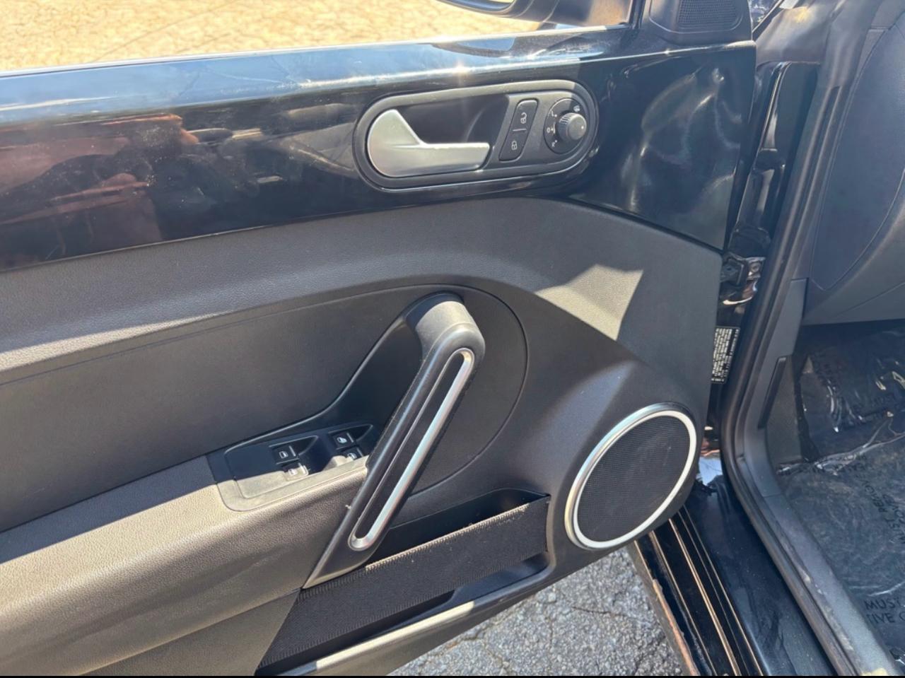 Volkswagen Beetle 2.0T Turbo Convertible 2013