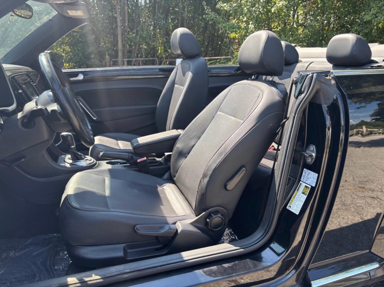 Volkswagen Beetle 2.0T Turbo Convertible 2013