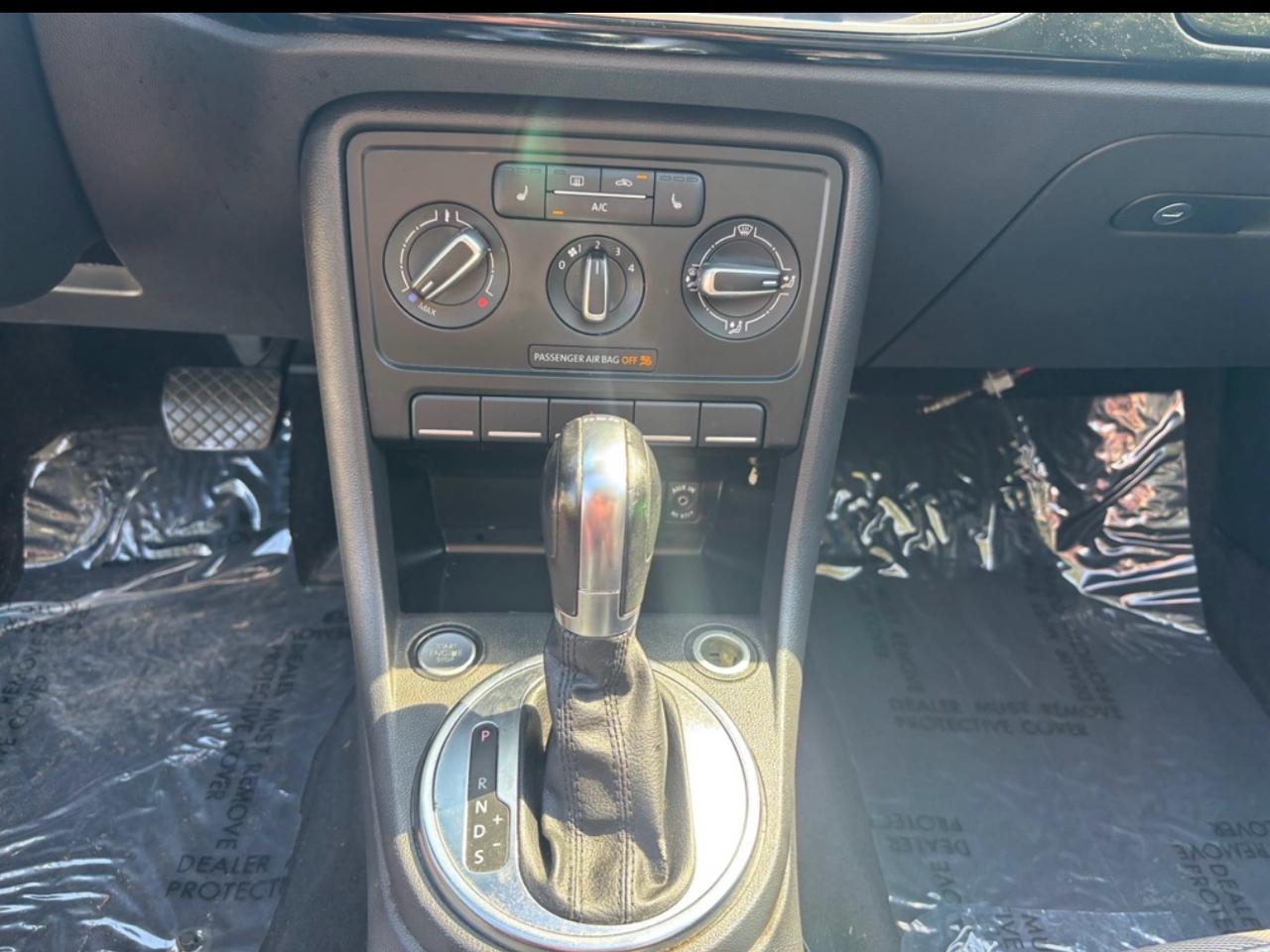 Volkswagen Beetle 2.0T Turbo Convertible 2013