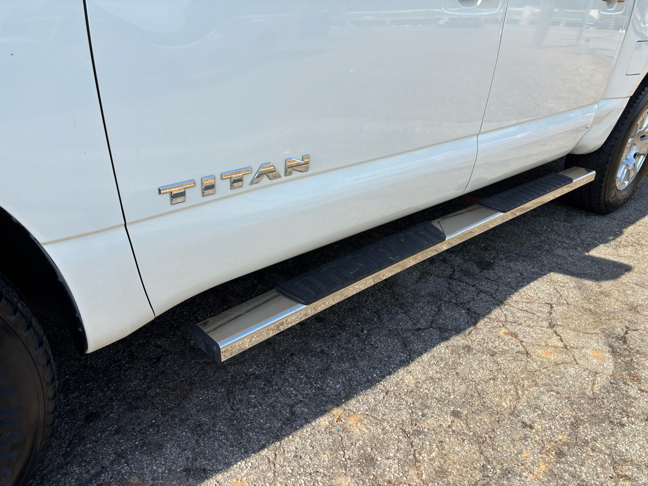 Nissan Titan Platinum Reserve Crew Cab 4WD 2017