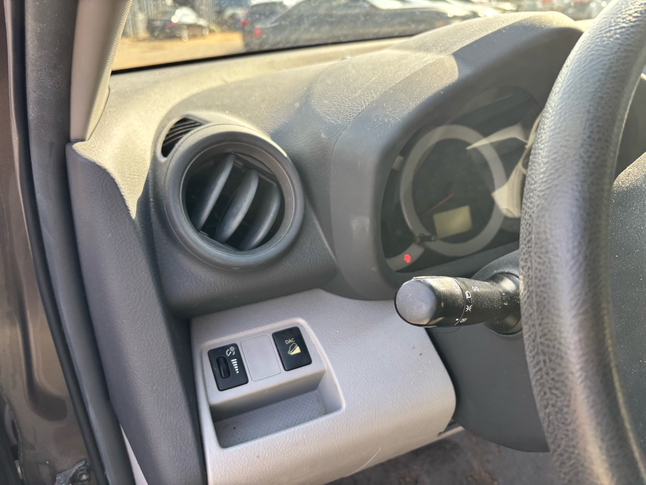 Toyota RAV4 Base V6 2WD 2012