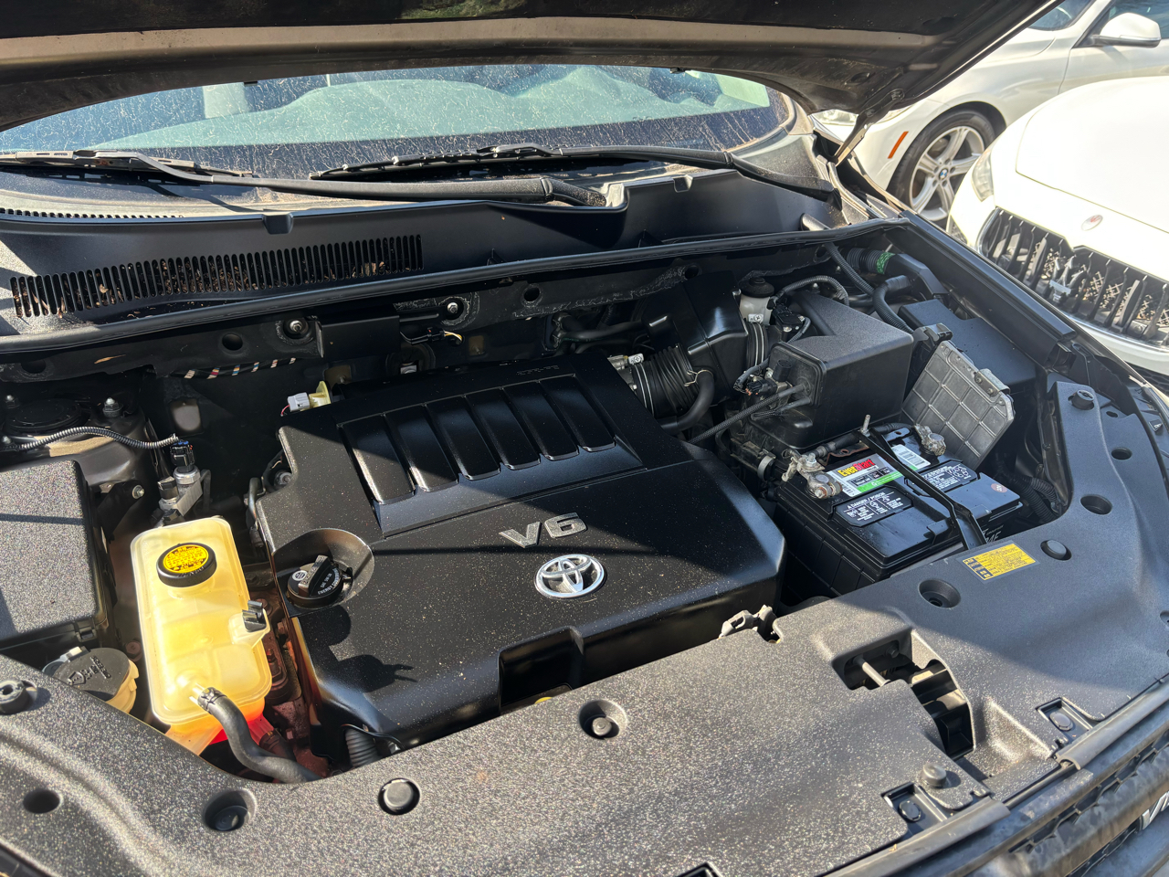 Toyota RAV4 Base V6 2WD 2012