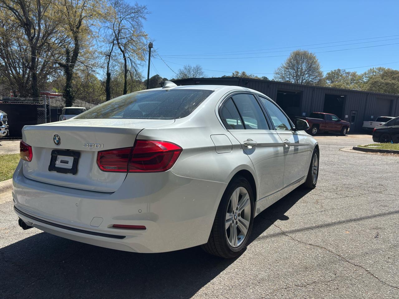 BMW 3-Series 330i SULEV Sedan 2017