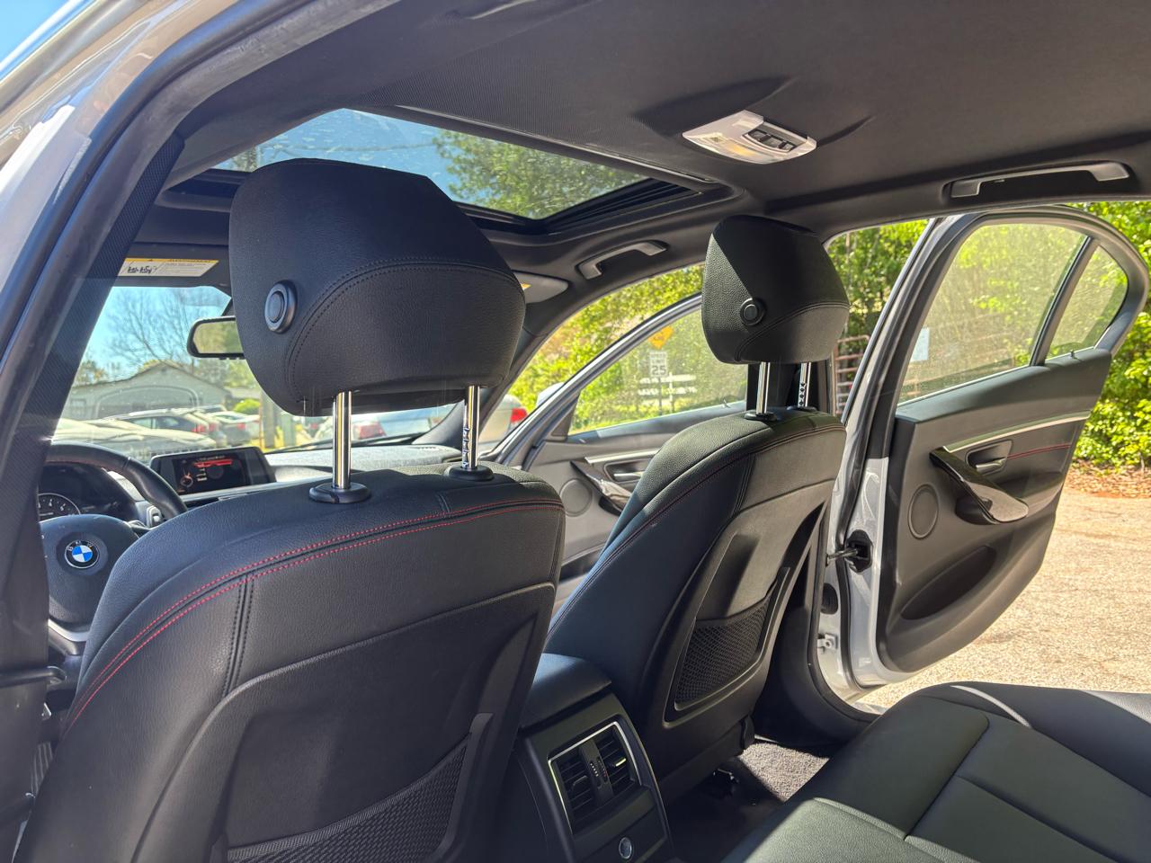 BMW 3-Series 330i SULEV Sedan 2017