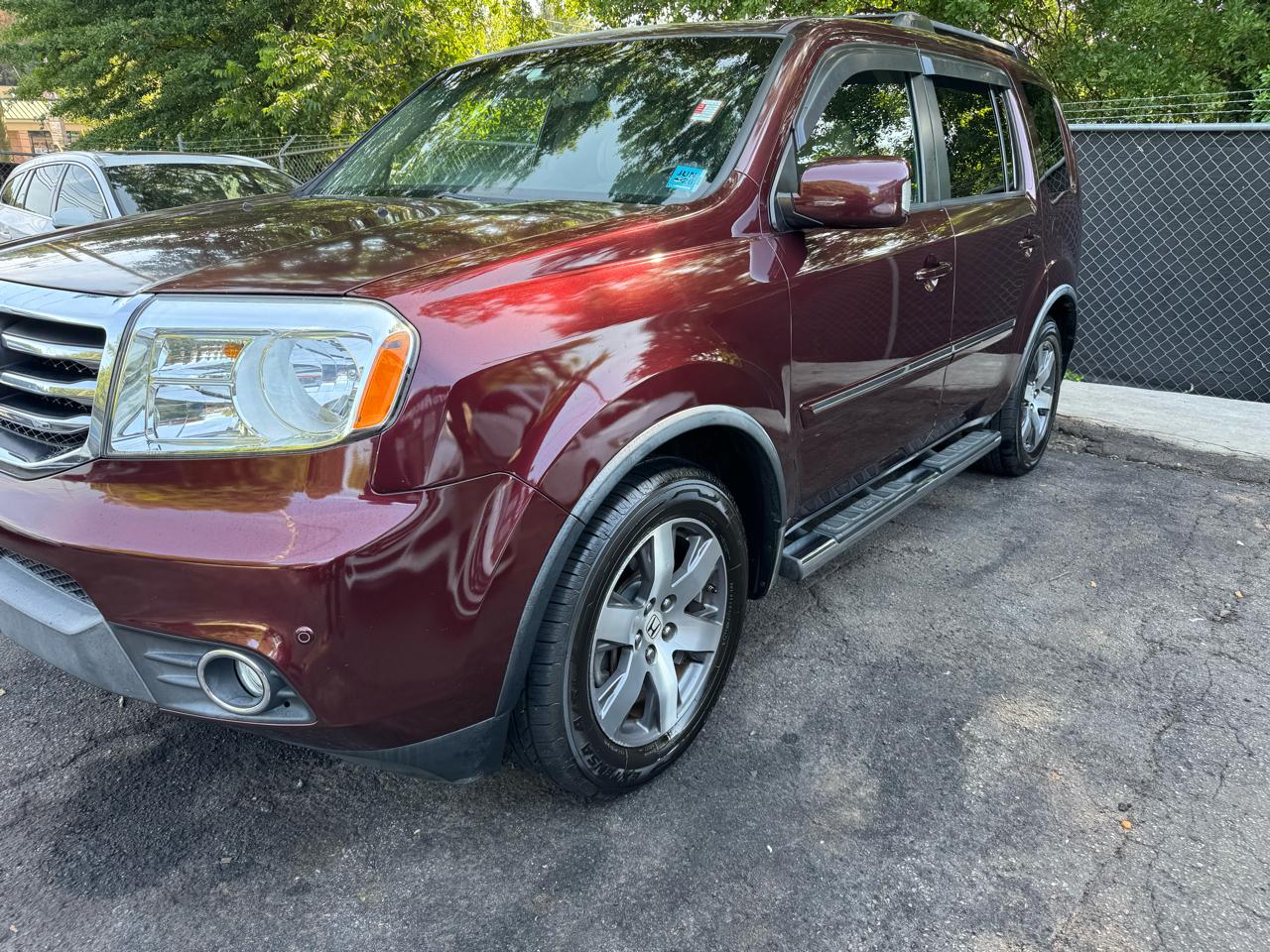 Honda Pilot Touring 4WD 5-Spd AT with DVD 2012