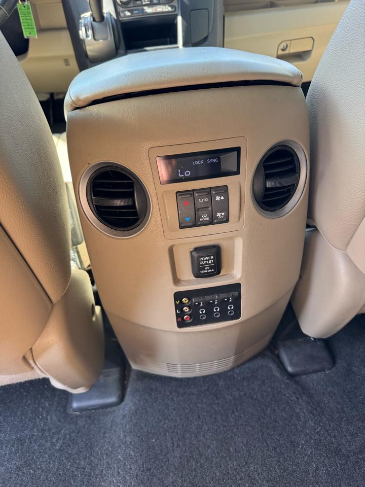 Honda Pilot Touring 4WD 5-Spd AT with DVD 2012