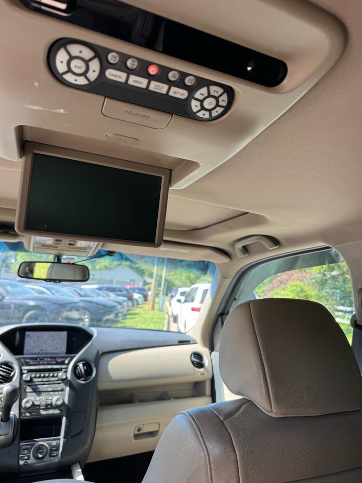 Honda Pilot Touring 4WD 5-Spd AT with DVD 2012
