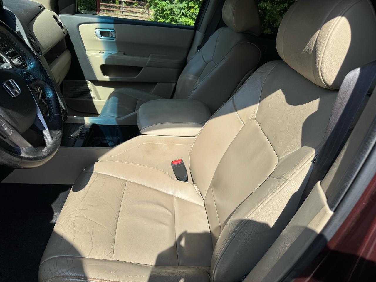Honda Pilot Touring 4WD 5-Spd AT with DVD 2012
