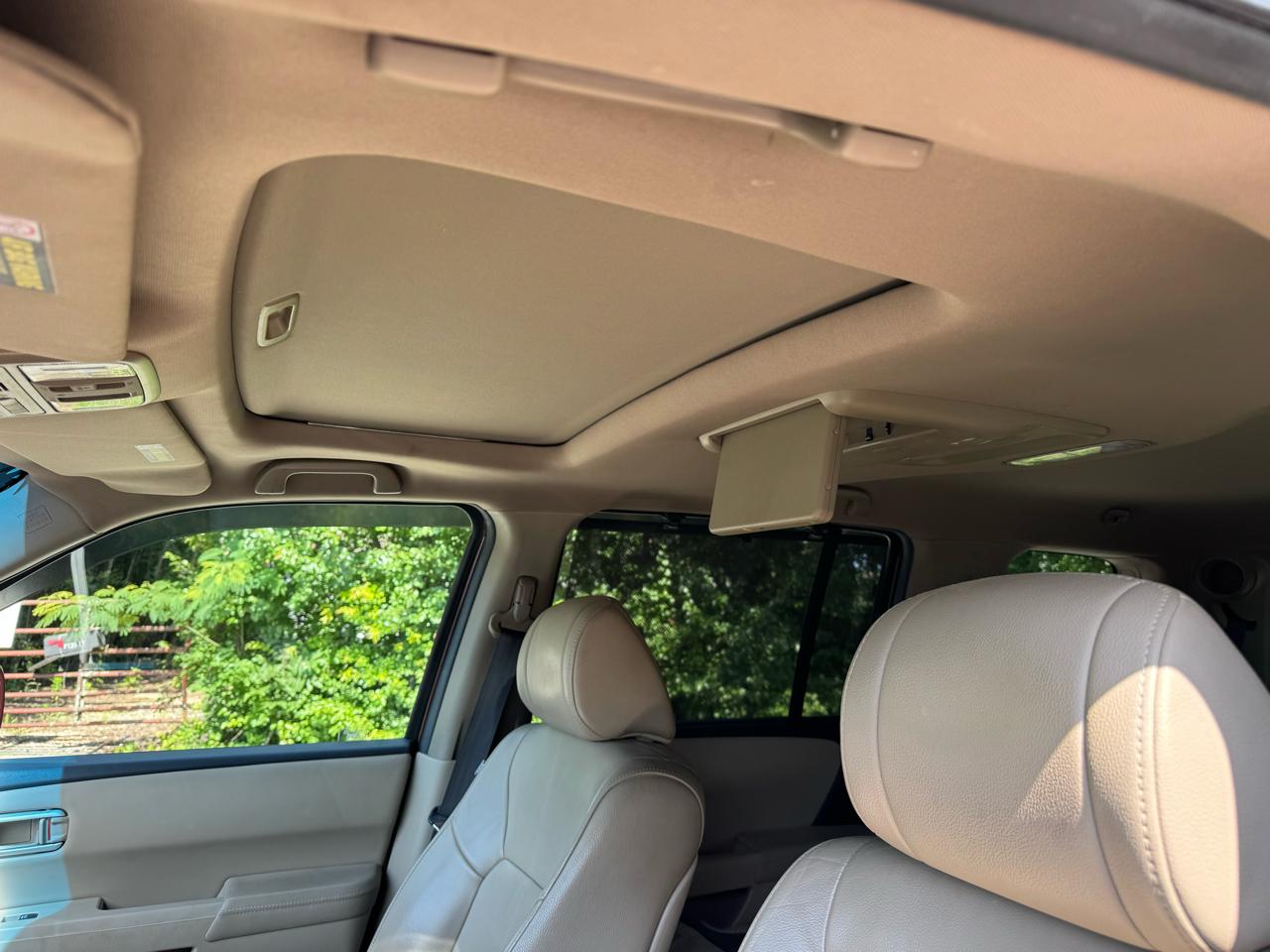 Honda Pilot Touring 4WD 5-Spd AT with DVD 2012