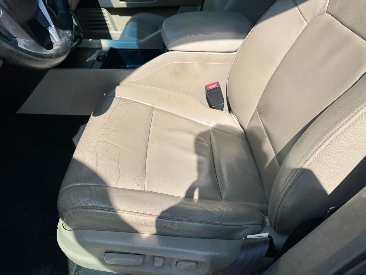 Honda Pilot Touring 4WD 5-Spd AT with DVD 2012