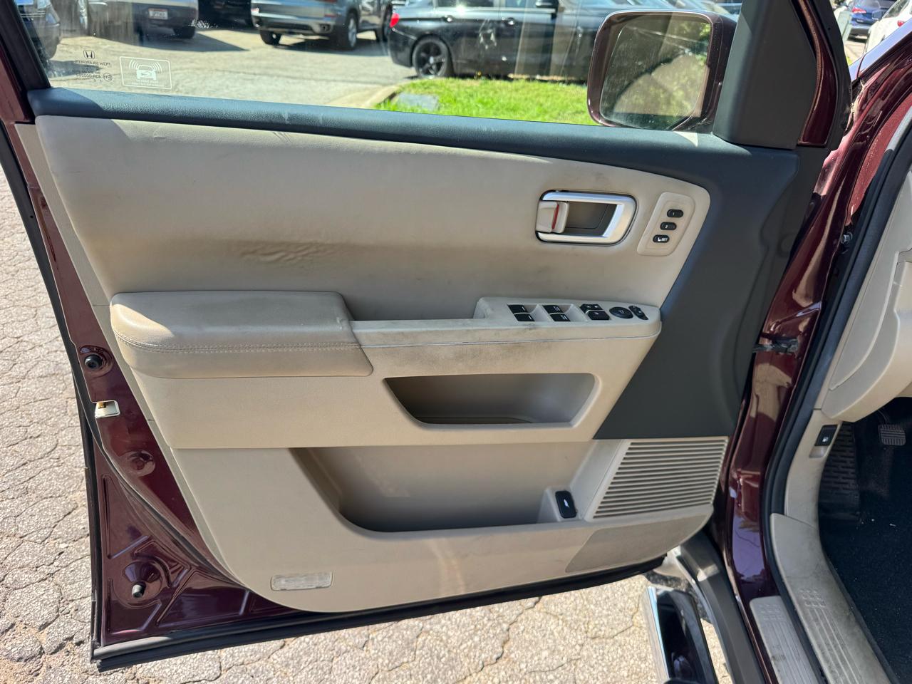 Honda Pilot Touring 4WD 5-Spd AT with DVD 2012