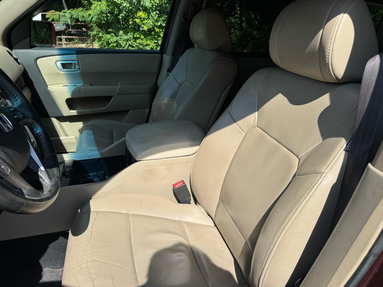 Honda Pilot Touring 4WD 5-Spd AT with DVD 2012