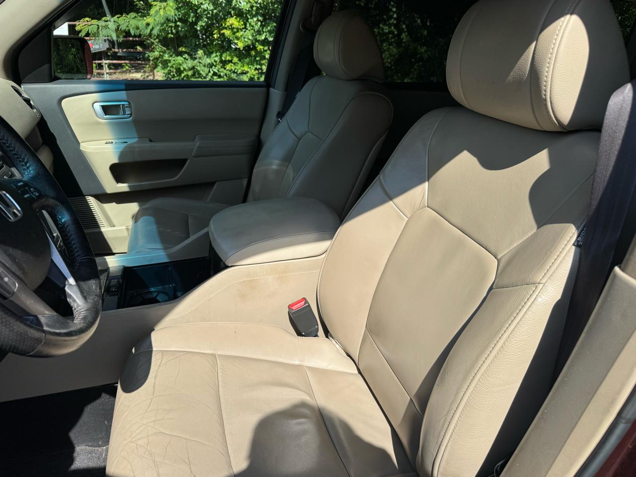 Honda Pilot Touring 4WD 5-Spd AT with DVD 2012
