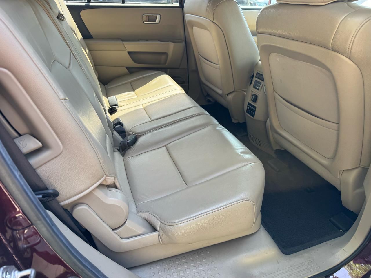 Honda Pilot Touring 4WD 5-Spd AT with DVD 2012