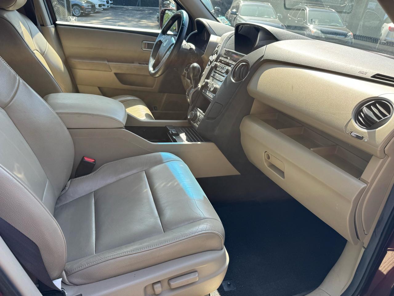 Honda Pilot Touring 4WD 5-Spd AT with DVD 2012
