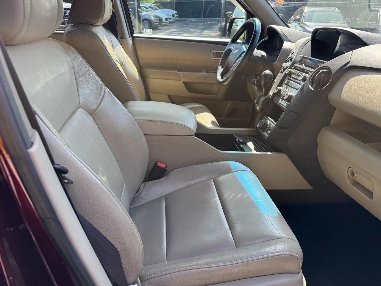 Honda Pilot Touring 4WD 5-Spd AT with DVD 2012