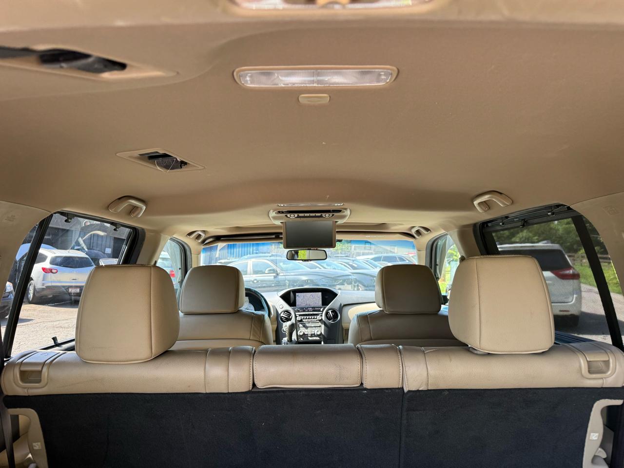 Honda Pilot Touring 4WD 5-Spd AT with DVD 2012