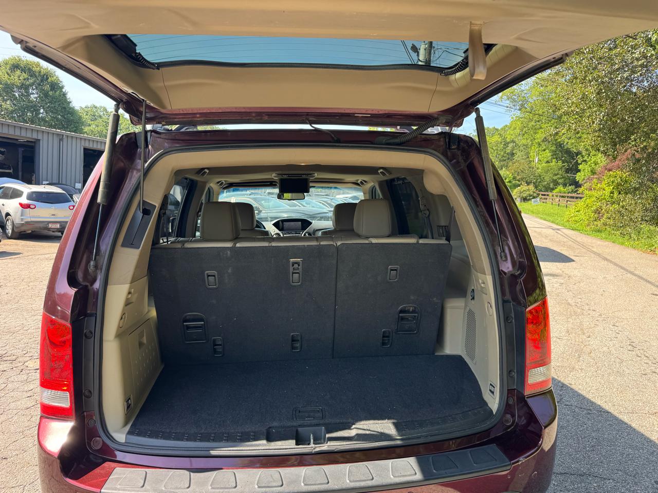 Honda Pilot Touring 4WD 5-Spd AT with DVD 2012