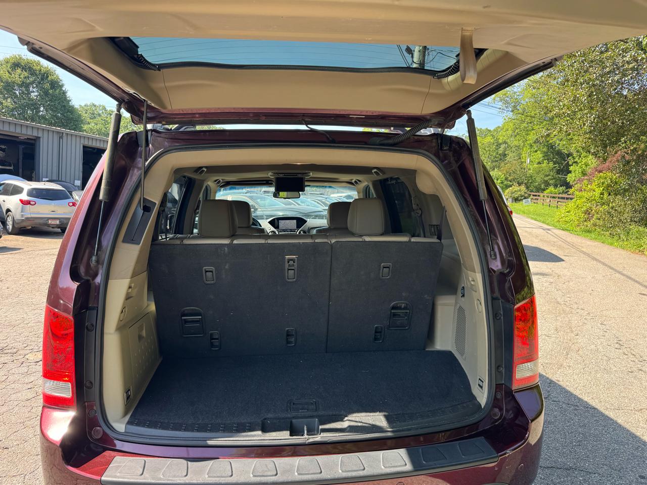 Honda Pilot Touring 4WD 5-Spd AT with DVD 2012