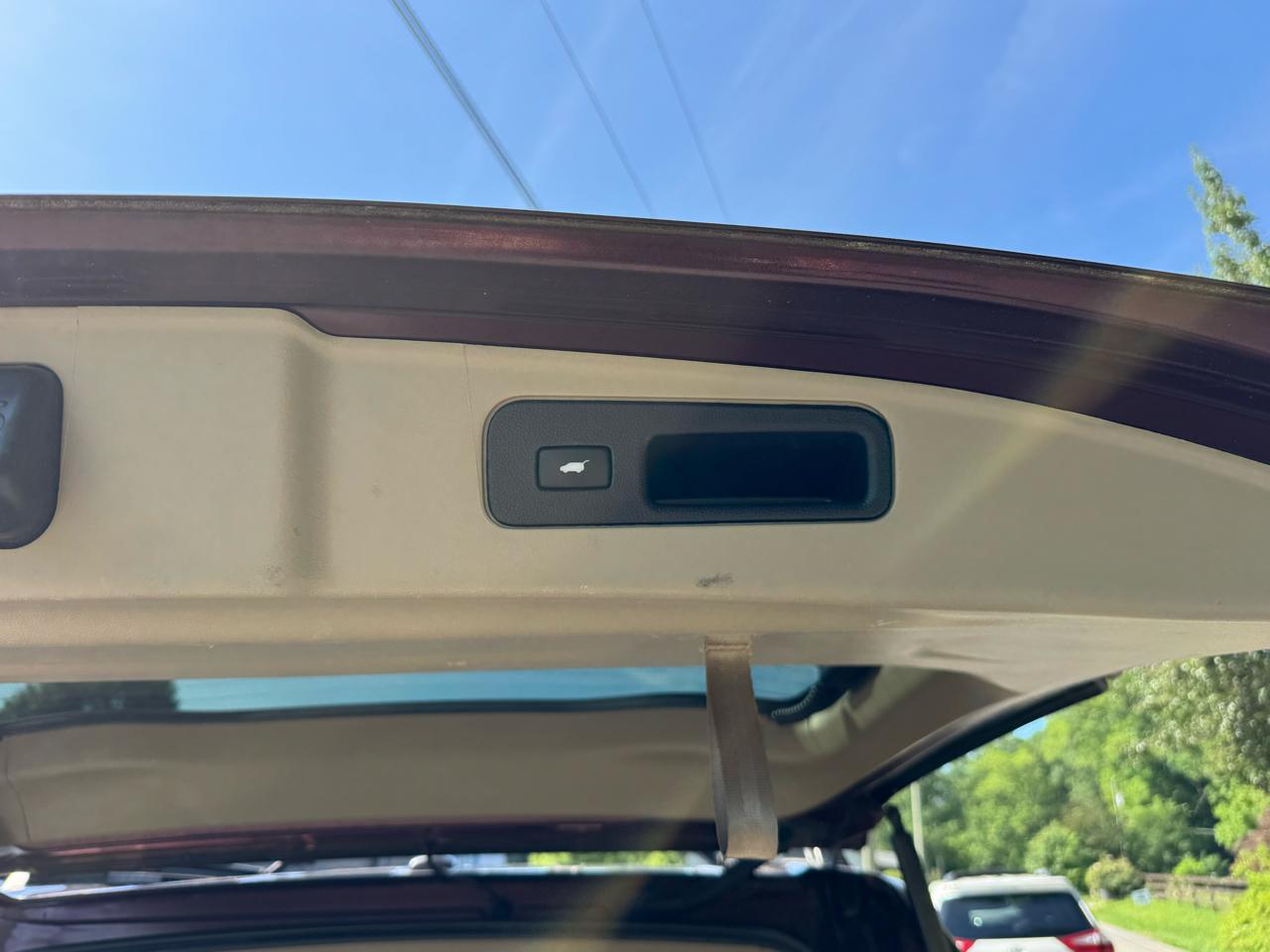 Honda Pilot Touring 4WD 5-Spd AT with DVD 2012