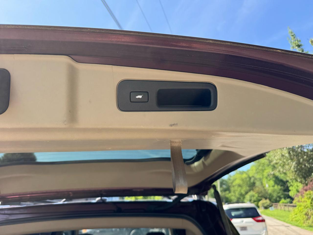 Honda Pilot Touring 4WD 5-Spd AT with DVD 2012